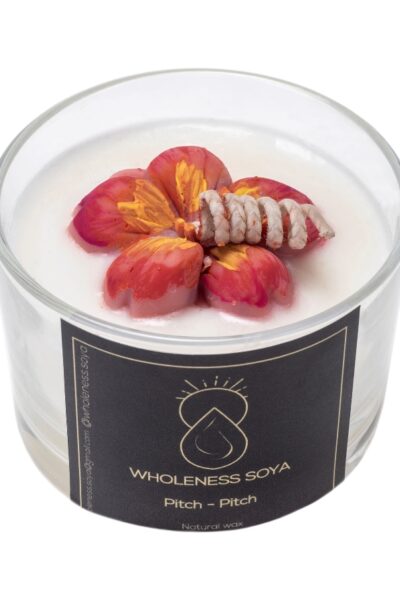 Handcrafted floral candle with peach and gardenia scent and flower decoration