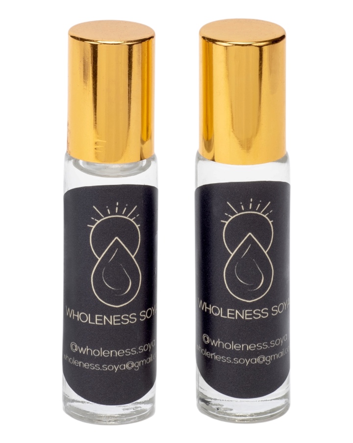 Roll-on perfume bottle with gold cap and portable fragrance design